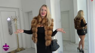 porn video 24 Fitness-Maus – Auf dem Weg zur Familienfeier – und dann das on amateur porn amateur interracial-1