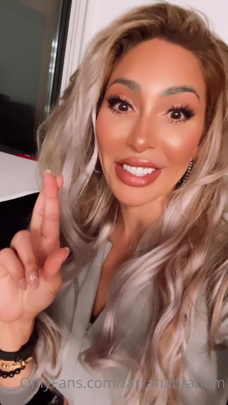 FARRAH ABRAHAM () Farrahabraham - im almost done with my lsat test wooo hoooo tip me for good luck feelin confide 10-10-2021