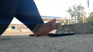 Latina milf outdoor foot  joi(porn)-6