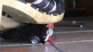 Italian Girlfriend Italian Girlfriend aka italiangirlfriend - 07-13-2022 OnlyFans Video - 3 metal toy cars crush in wooden clogs video hardcore-5