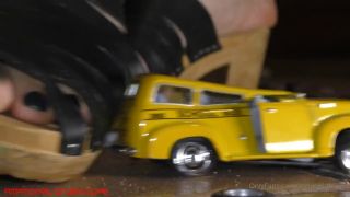 Italian Girlfriend Italian Girlfriend aka italiangirlfriend - 07-13-2022 OnlyFans Video - 3 metal toy cars crush in wooden clogs video hardcore-8