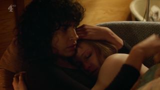 Desiree Akhavan, Niamh Algar - The Bisexual s01e04 (2018) HD 1080p - (Celebrity porn)-5