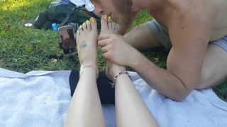 Goddess gets her feet worshipped (porn vids)-4