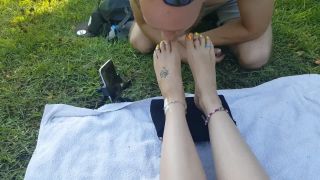 Goddess gets her feet worshipped (porn vids)-8