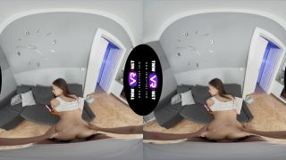 Sweetie becomes naughty vr Nicole Love-2