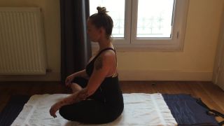 Liza del Sierra Lizadelsierra - en general ma seance de yoga est beaucoup plus zen mais avec un voyeur dans la pice j 01-10-2018-0