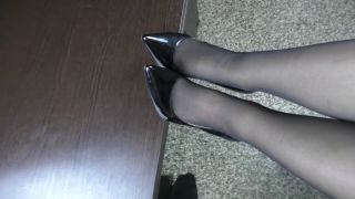 Alina Rose YOUNG HANDJOB ON HER FEET IN STOCKINGS - FOOT FETISH, CUM ON FEET-1