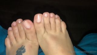 Nikkivonnails - come over here and worship my feet and natural nails while i talk dirty to you 12-09-2020-4