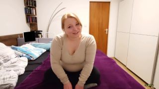 Lovely mia - Mein erstes Mal nackt vor der Kamera - Amateur-0