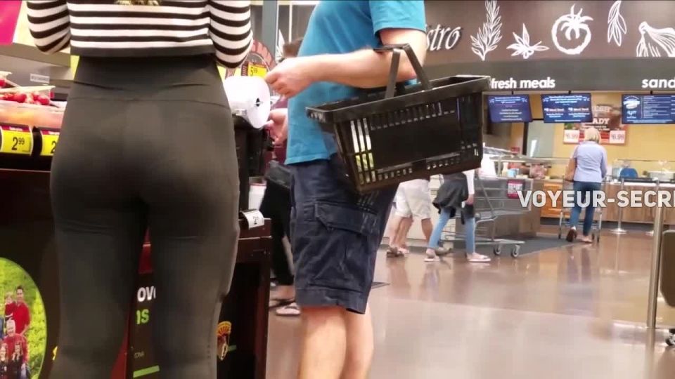 Perfect ass of blond daughter in  supermarket