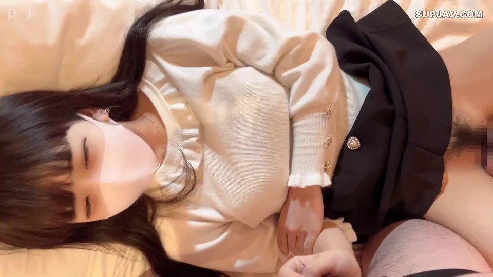 FC2PPV 2782391 【初撮り】【個撮】18歳パティシエを目指すふわふわ美少女専門学生。全国にお菓子の見分を広める活動しきんのためｐ活ハメ撮り。あ、中出しされちゃった… - FC2PPV