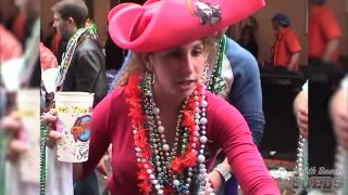 Neverbeforeseen Mardi Gras Girls Flashing Pussy And Tits On The Streets Of New Orleans bigtits -3