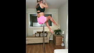 LouLou Petite Louloupetite - pole dancing video building my strength up in my tight lil shorts 23-03-2018-4