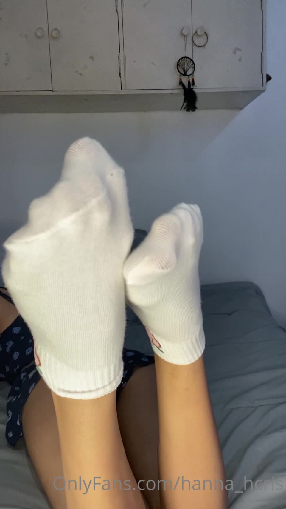 Hannah Robins - hanna hcri HannahcriWhite socks teasing removal I had a lot of white socks video suggestions so here is it - 17-11-2020 - Onlyfans