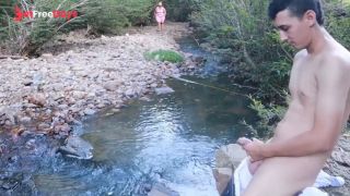 [GetFreeDays.com] chica de gran culo pilla a un hombre masturbandose en el bosque y le agarra su polla Sex Film January 2023-0