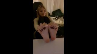 lovelylucy  light ignore feet play | feet | feet porn -1