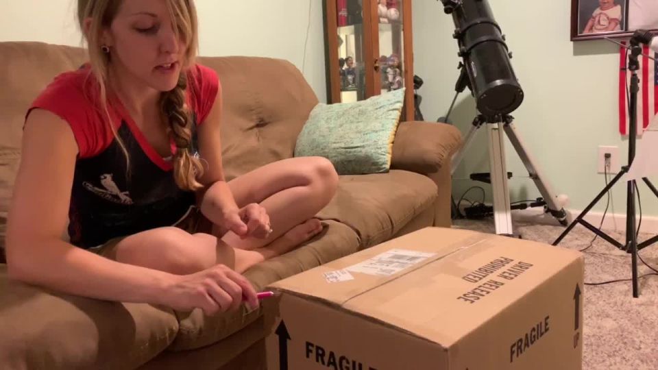 ErikaSwingz - Uboxing the Sybian a Fan Bought Me - Braids