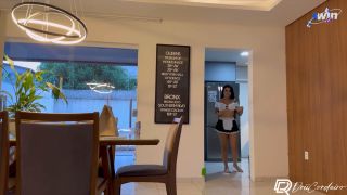 Empregada Safada Fode Com Patrao No Sofa Da Sala, Grava Tudo E Mostra Para Esposa  Drii Cordeiro 1080p-1