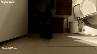 xxx video clip 8 feet and fetish Sweaty Smelly Footjob – Skylar Blaze, handjob on feet porn-3