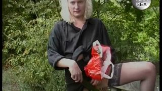 Blonde fistet ihre fotze mit einer salatgurke german porn...-2