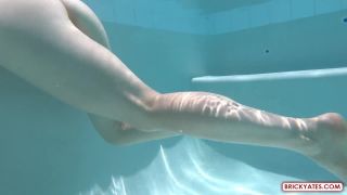 Brick yates with maddison in girlfriend squirts in the pool while her boyfriends on the phone-1