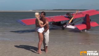 Busty Babe Get All Fuck Holes Smashed By A Muscular Man On The Beach An-1