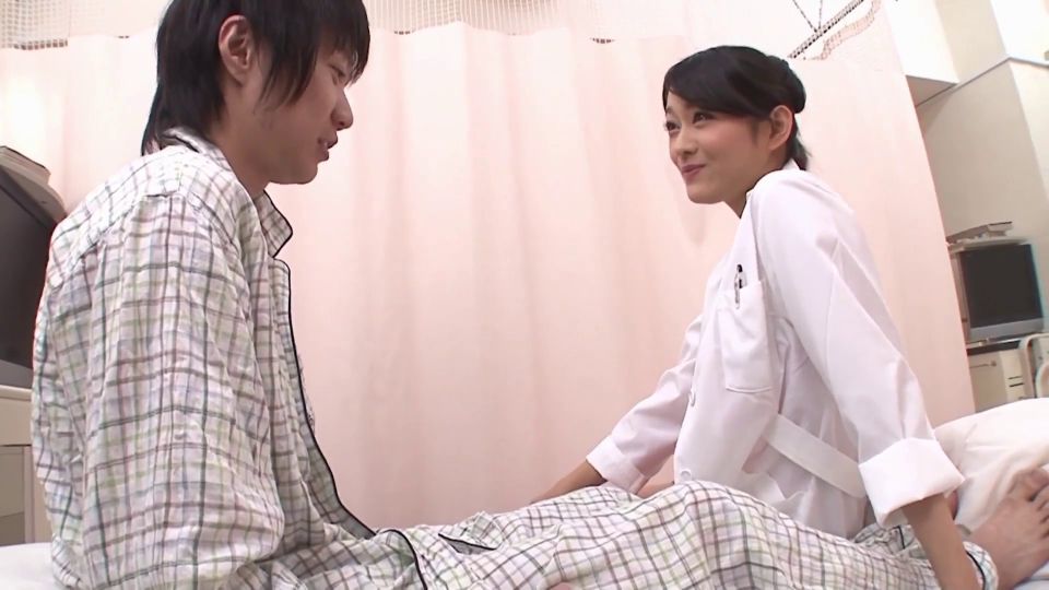 6226 Japanese Doctor Gives Her Patient A Foot Job