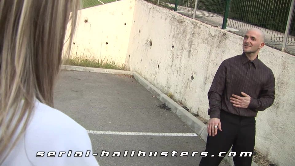 7225 Female Domination - Ballbusting