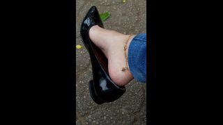 lolitafeet  Outdoor dangling - Black flats - 6 min,  on feet porn -8