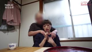 FC2PPV 3161744 【無修正ｘ個人撮影】閲覧注意！別居中の五十路人妻が失業して家賃が払えない程の貧困に！サポ目的で、激エロの高身長ガリガリ素人熟女が動画に出演決定！-1