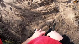 GIRLFRIEND GIVES RISKY QUICK HANDJOB AT A PUBLIC BEACH 1080p-1