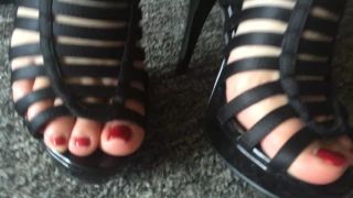 Wrinkled soles – Rina Foxxy – tickling feet on feet porn hand fetish-2