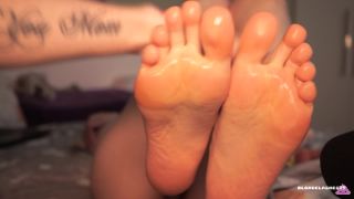 online xxx video 16  asmr oil ass feet fart push, asmr on shemale porn-6