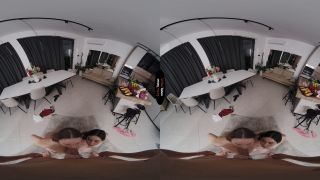 UltraHD VR Porn: MILF & Teen Threesome FFM Sex Taboo Cumshot-9