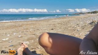 Mrs RobinsonI make him cum while people walk by on the beach-2