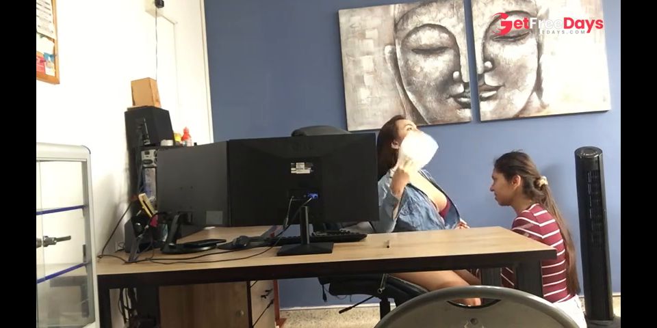 I have sex with my hot friend until I have orgasm in the office.