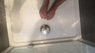 Onlyfans - Lou In Heels - louinheelsThese need a good rinse after a hot sweaty day outside - 07-05-2020-5