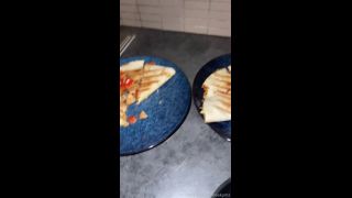 cheekymz 487057309546061824-KjU6lEFs-8