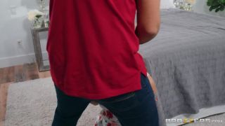 An Extra Buck (MILF porn) Linzee Ryder-0
