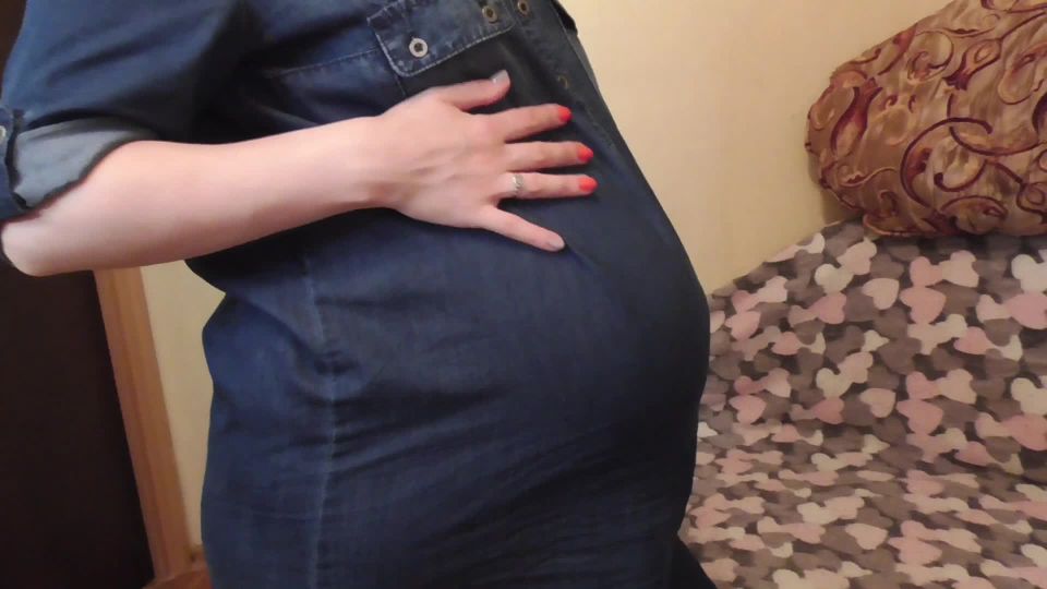 Pregnant bitch passionately masturbates Amateur!