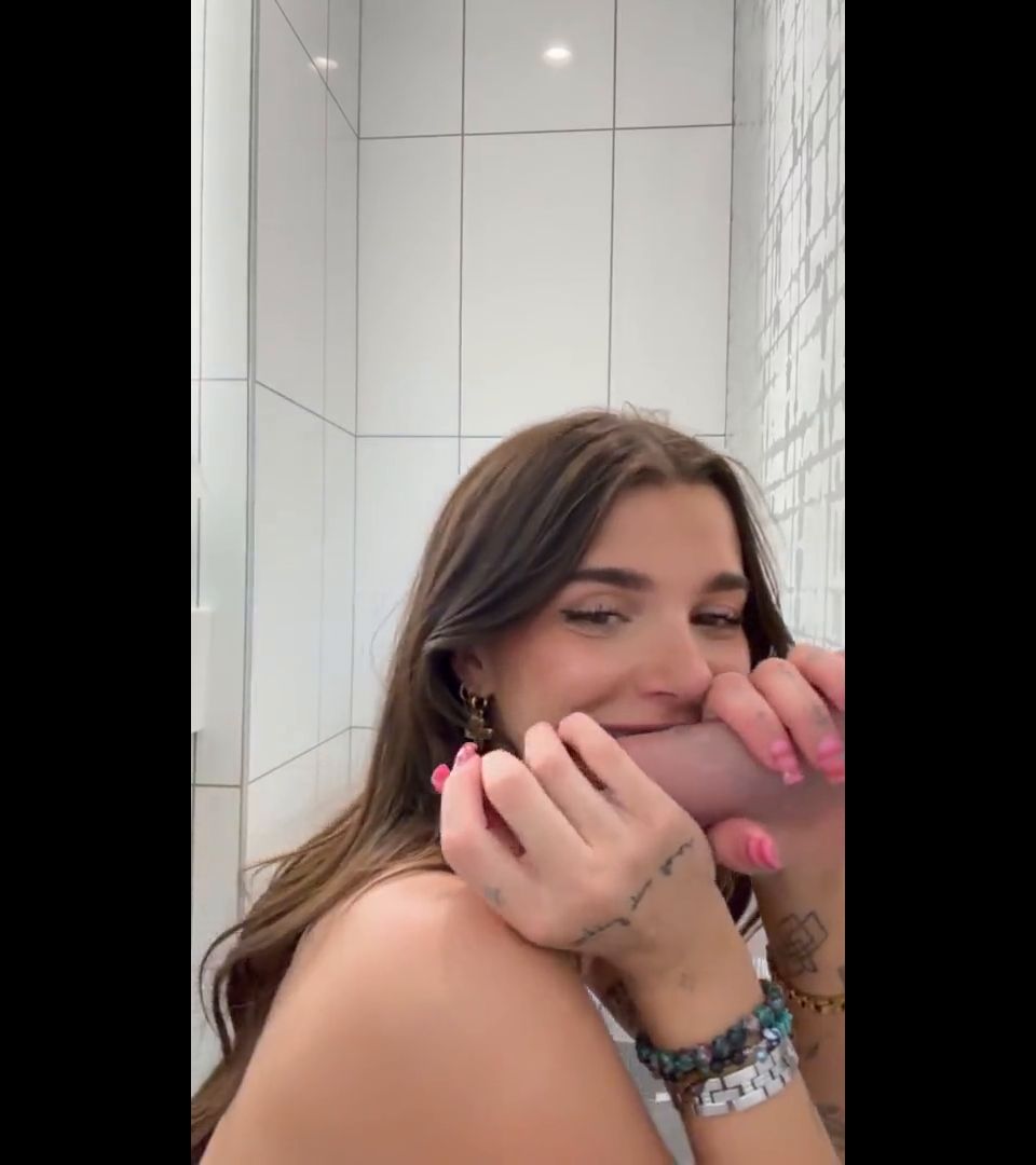 Arikytsya, Sucking That Big Dick On The Wall Onlyfans (Pornstar)