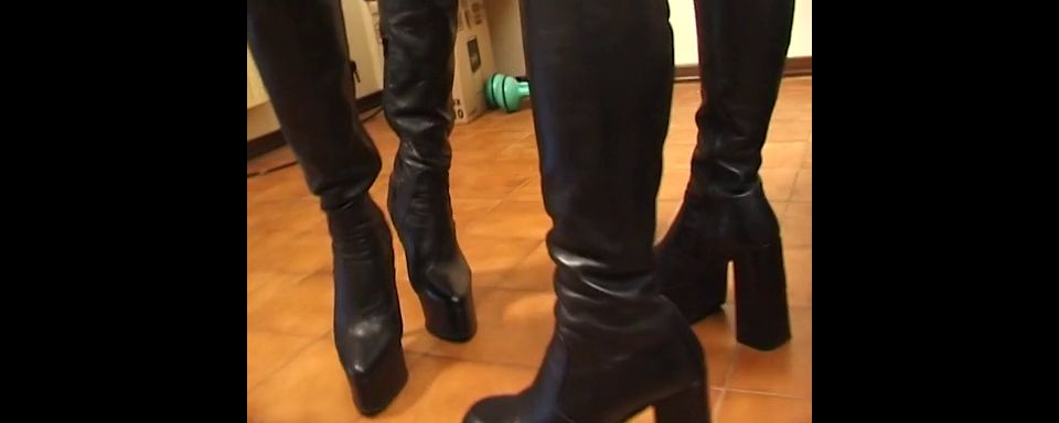 Lesbos And Trans (Amateur porn)