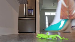 Crushing Lizards ﻿Lisa Asmr (Femdom porn)-4