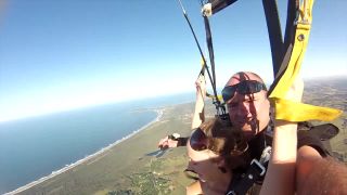 NAKED_GIRL_SKYDIVING_-1