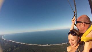 NAKED_GIRL_SKYDIVING_-2