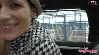 MellyBunnyLuder - Mein 1. Public Blowjob-5