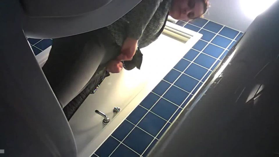 Toilet Indoor – hz 23970 | voyeur | voyeur 