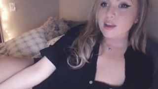 BleuReign aka Beabee plays with dildo-5