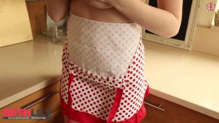 Beth Lily The Naked Ch ef - Solo-3