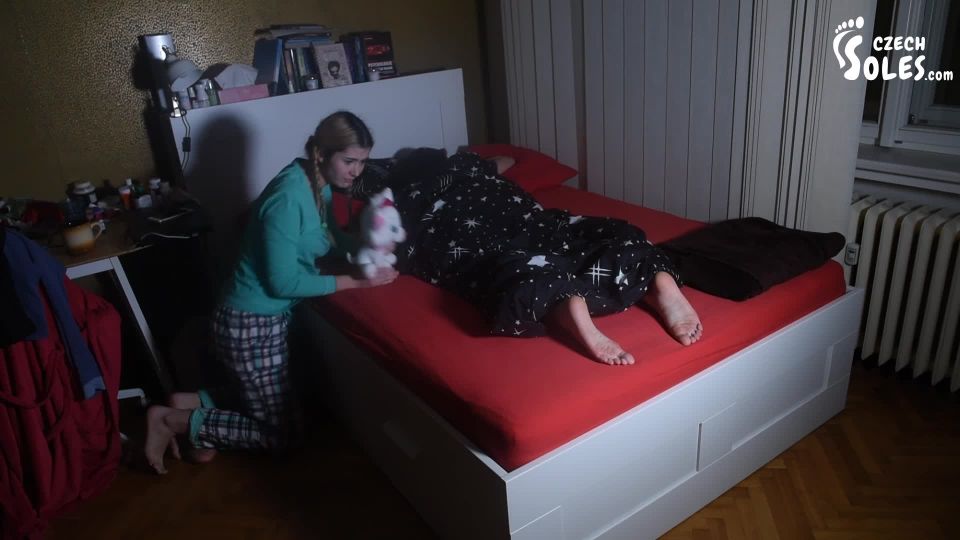 free xxx video 47 Czech Soles – Mother and daughter cuddly bare feet in bed | femdom | feet porn asian foot fetish
